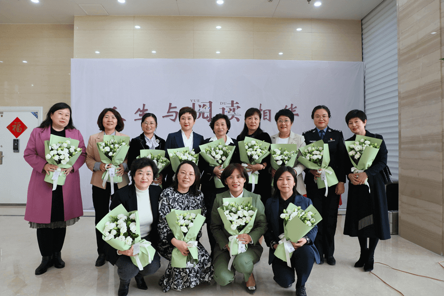 临商银行罗庄支行举行“春天的约会”读书分享会活动
